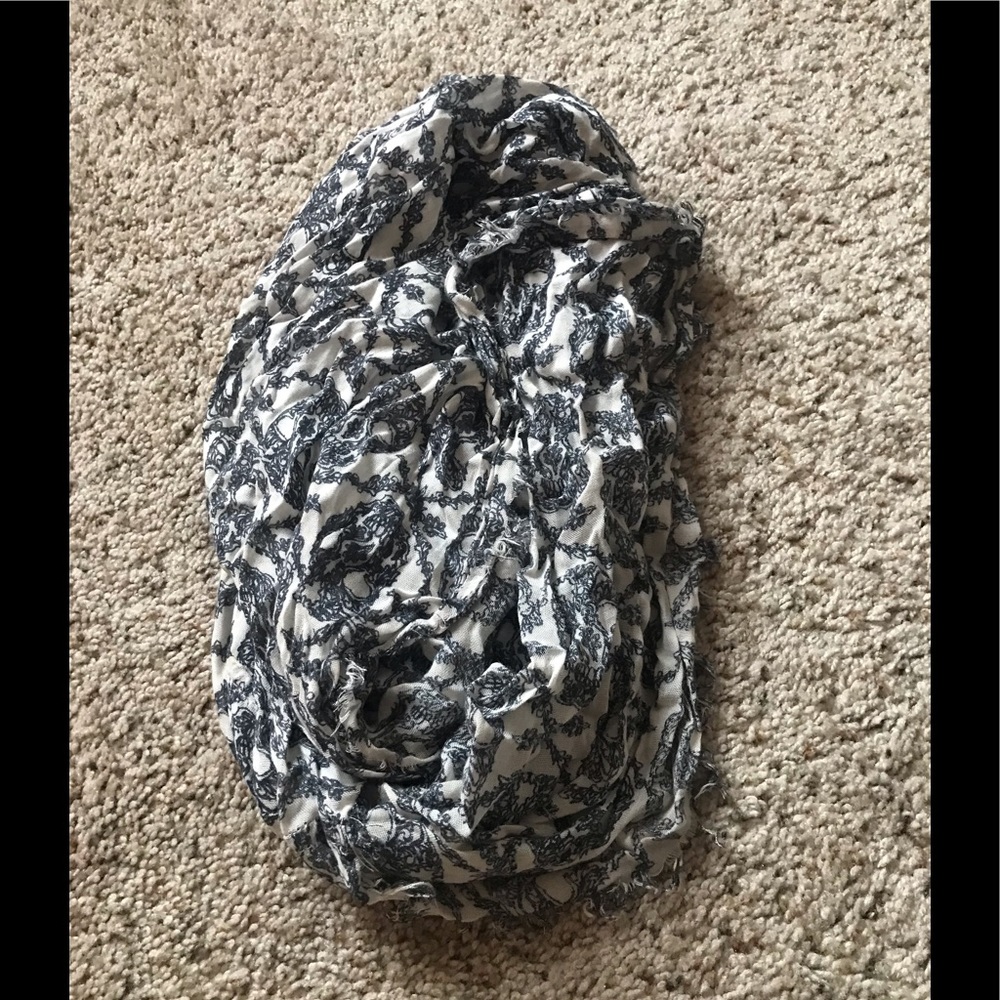 Bethany Mota | skull scarf